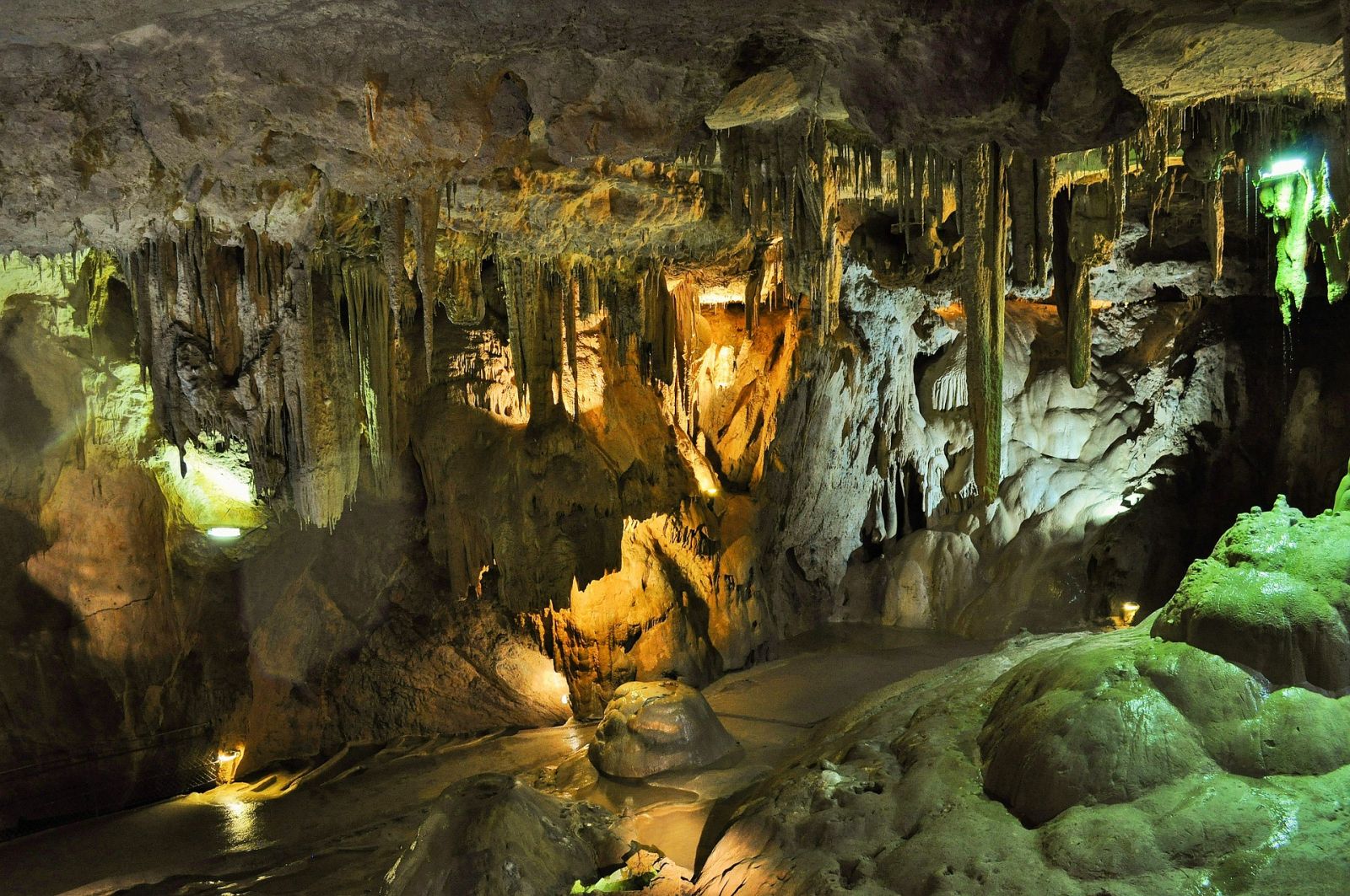 Linville Caverns